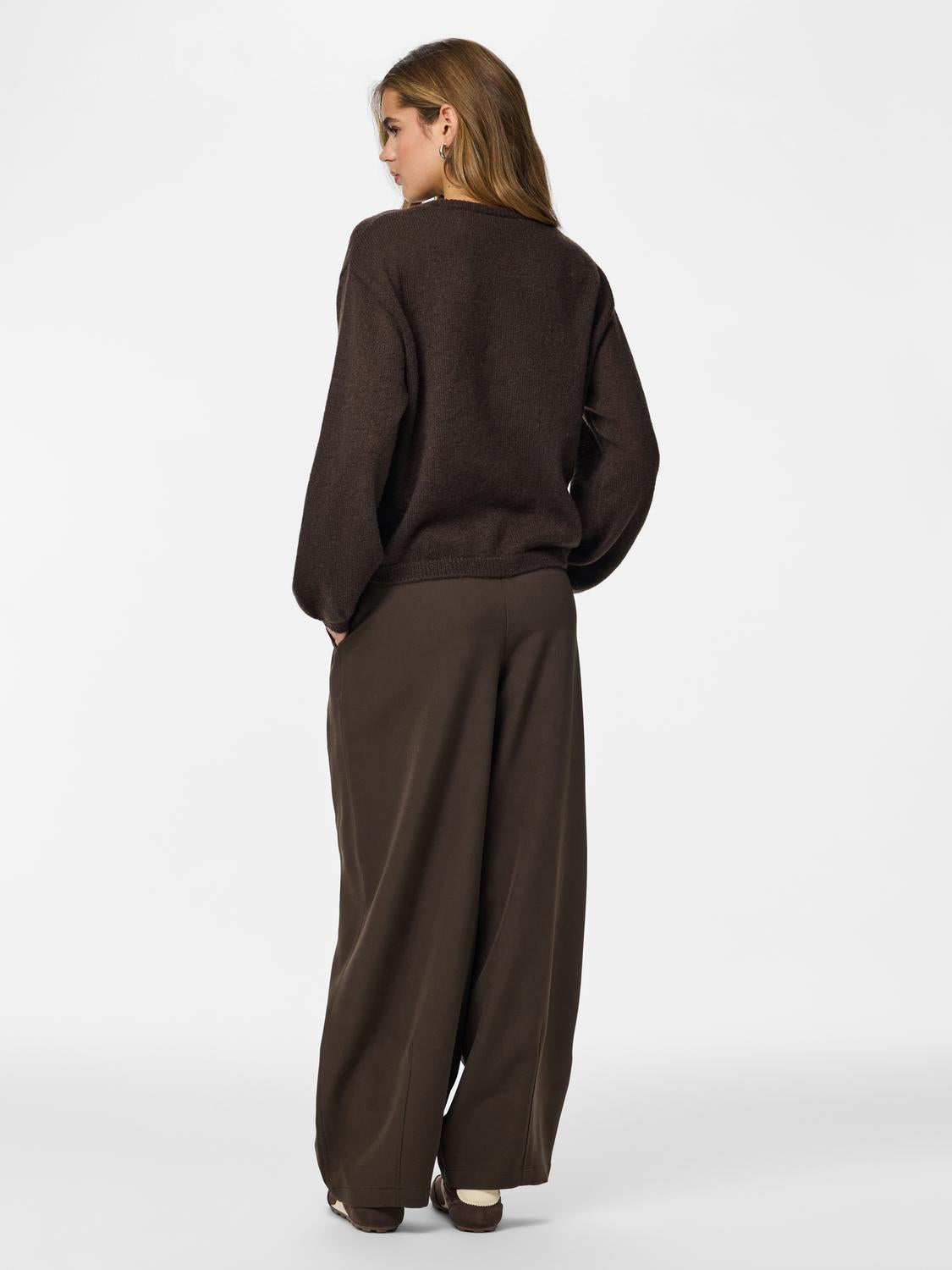 model_shot-back